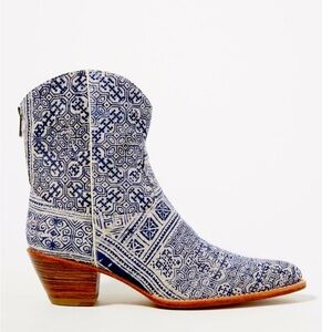 EUC TILE MOSAIC INDIGO WESTERN BOOTS X ANTHROPOLOGIE. Size 36